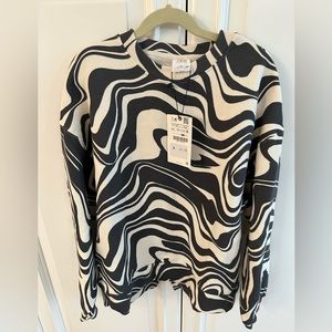 Zara NWT Girls Size 11-12 Swirl Sweatshirt.